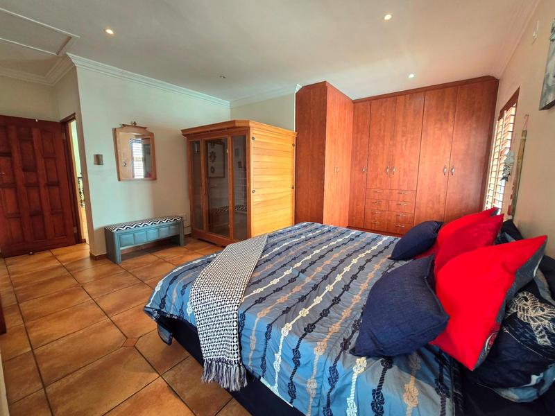 5 Bedroom Property for Sale in Golden Mile Western Cape